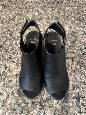 GAP Black Peep-Toe Slingback Mules